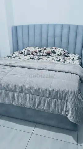 Grey upholstered queen bed with padded headboard king size bed