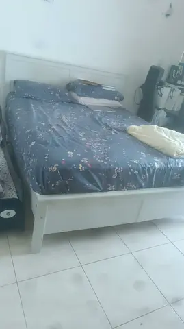 Queen size bed with mattress