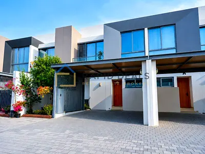 Bright and Spacious 3BR+ M Single Row Townhouse