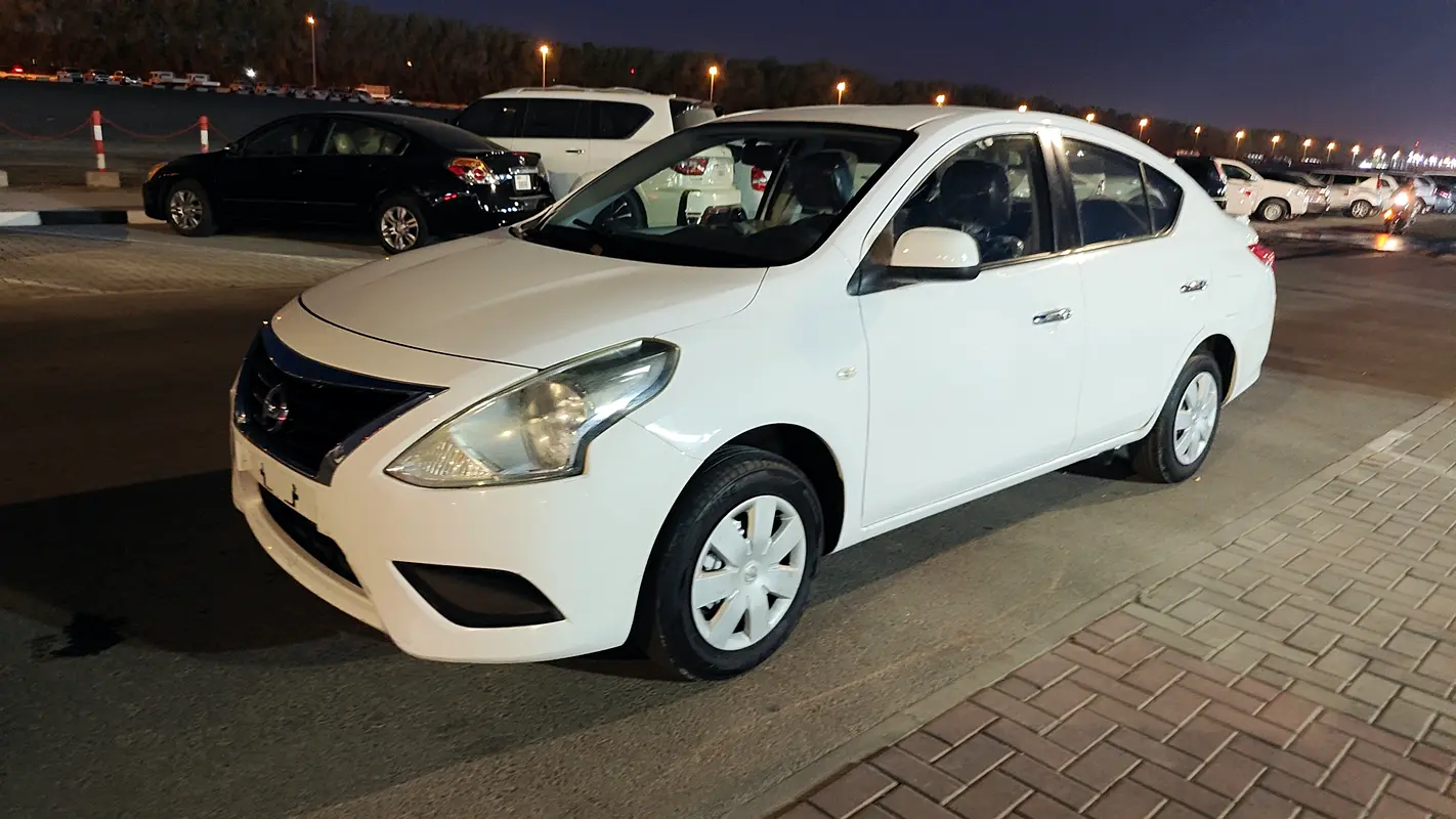 Nissan Sunny 2017 — photo 1 of 17