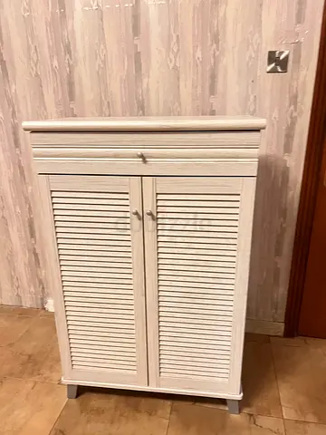 Shoe cabinet