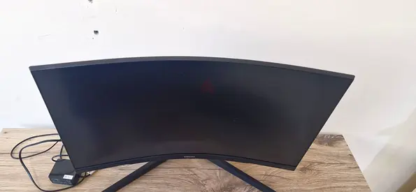 Samsung 27 Curved Monitor - Good Condition