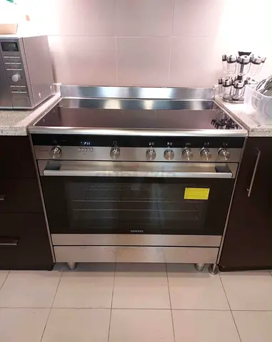 Siemens iQ700 New Model 5 Cooking Zone  Electric Cooker Stove with Oven HY738357M