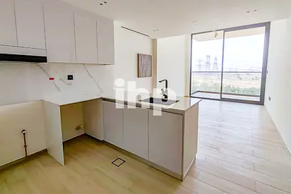 Luxury 1 Bed | Unfurnished | Prime Location|Vacant