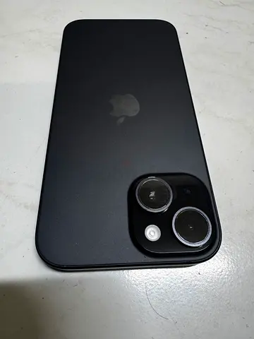Apple iPhone 15 in Midnight Black