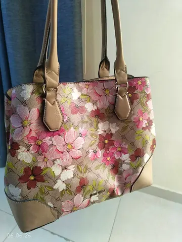 Beautiful Nine West Floral Print Shoulder Bag like new condition