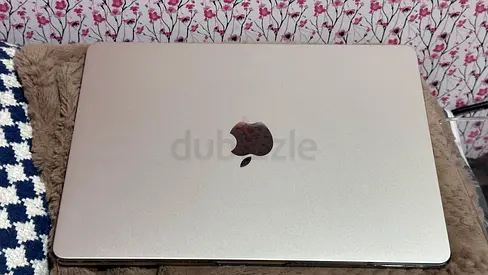 MacBook Air 13 M4 (2025) Starlight - 16GB/256GB - Like New + AED 268 Free Accessories!