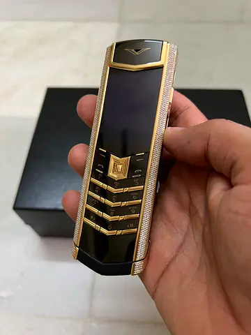 USED VERTU SIGNATURE FULL GOLD  DIAMOND KEYPAD MOBILE