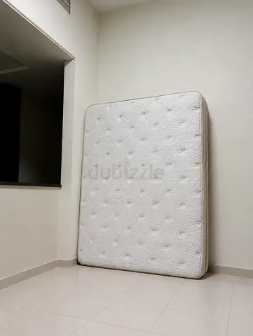 Queen size mattress - good condition