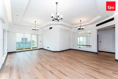 Bright & Spacious APT I Upgraded I Closed Kitchen