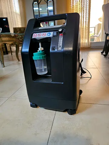 Portable Oxygen Concentrator with Humidifier Bottle original price 3000 aed