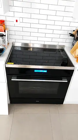 Brand new induction stove 90/60cm new model never used free delivery installation
