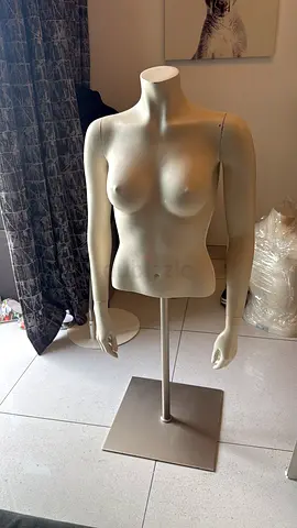 Female mannequin
