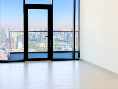غرفة نوم واحدة في الطابق العلوي | Binghatti Apex | إطلالات على وسط المدينة | إمكانية الوصول إلى الشرفة