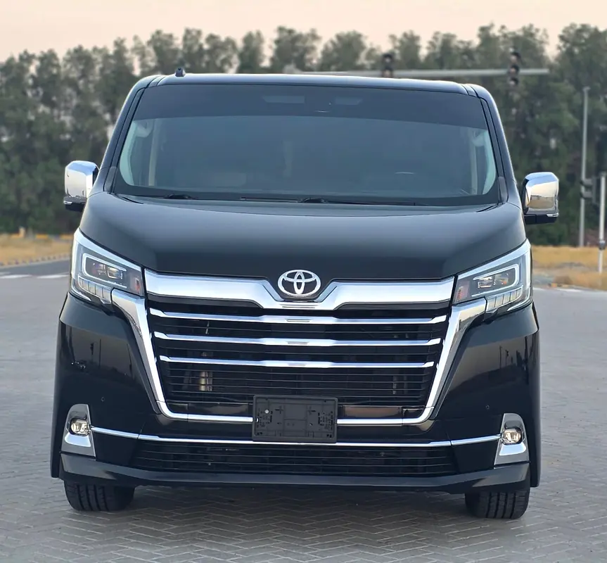 Toyota Granvia 2020 — photo 1 of 20