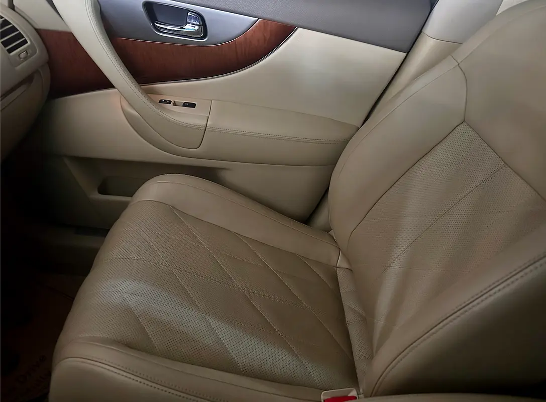 Infiniti QX70 2018 — photo 1 of 11