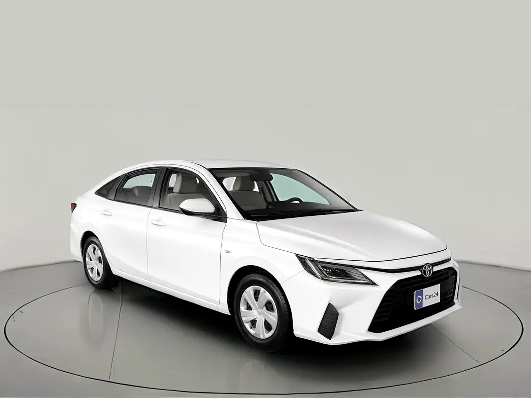 Toyota Yaris 2023 — photo 1 of 13