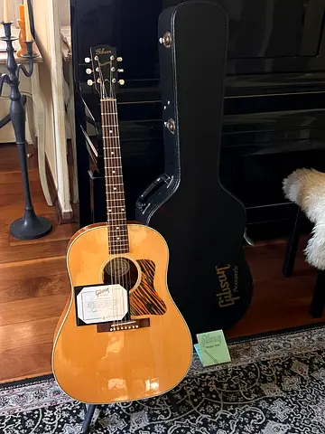 Gibson J35 2016 Banner with LR Baggs
