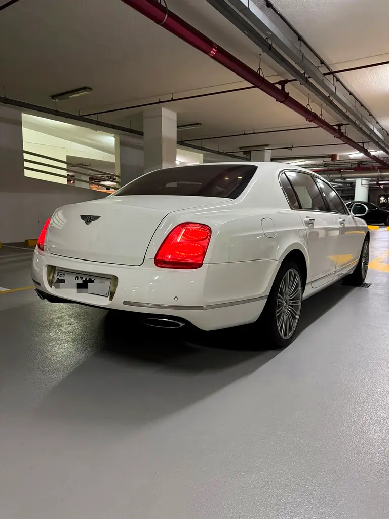 Bentley Flying Spur 2010 — photo 1 of 20