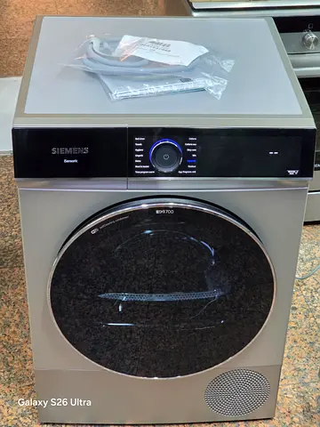 Siemens iQ700 Heat Pump Dryer - Nearly New, Silver