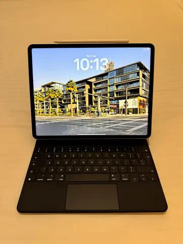 Apple iPad Pro 12.9” M2 (6th Gen) 256GB Wi-Fi + Apple Pencil 2 + Magic Keyboard