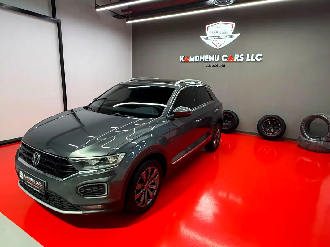 Volkswagen T-Roc 2021 — photo 1 of 14