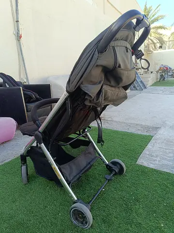 Baby infant car seat carrier (rear-facing) - used