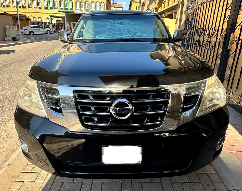 Nissan Patrol 2013 — photo 1 of 16