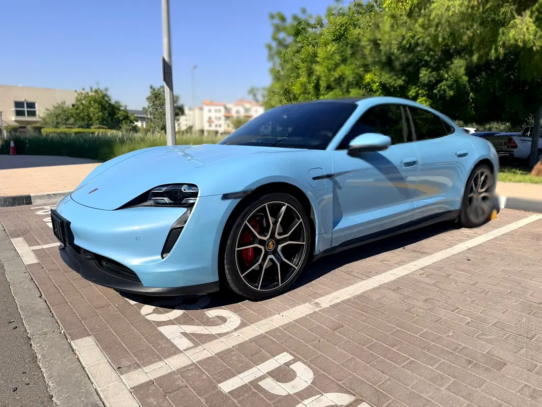 Porsche Taycan 2023 — photo 1 of 14