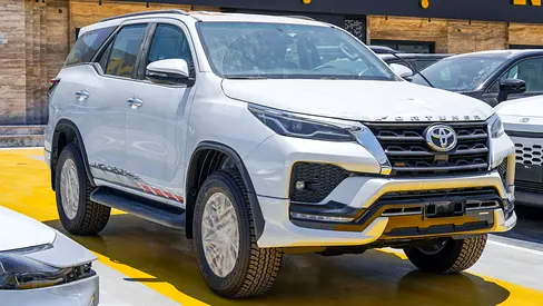 2026 Toyota FORTUNER photo 3