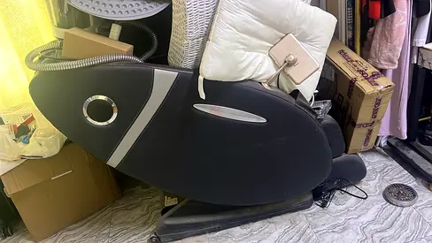 Full-body electric massage chair - gently used