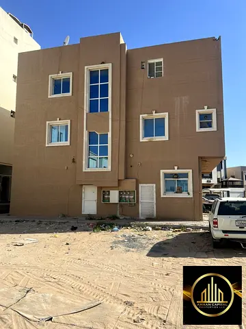 بناية في منطقة الحليو1 مسكونة بالكامل دخل سنوي وعائد 7 % علي الايجار القديم