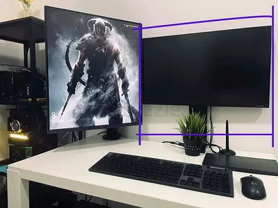 27 SAMSUNG SPACE MONITOR