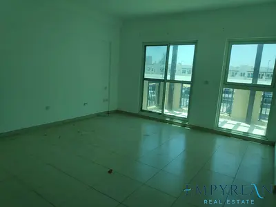 CLOSED KITCHEN | LAUNDRY ROOM / ONE BED ROOM HALL