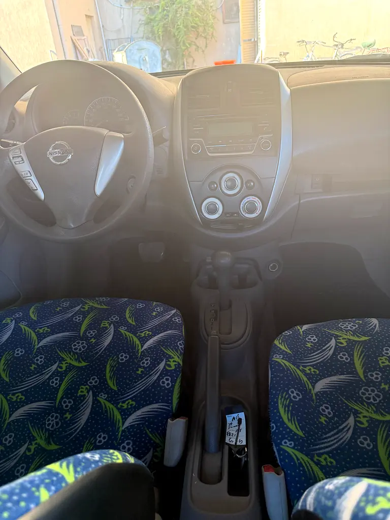 Nissan Sunny 2018 — photo 1 of 4