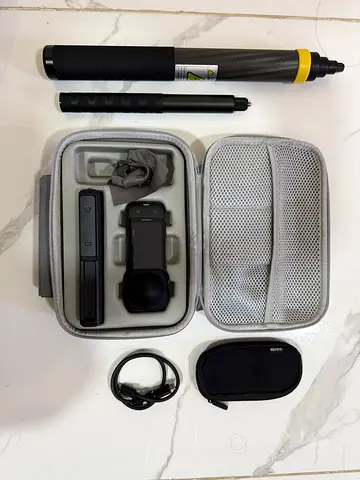 Insta360 X5 Essential Bundle + 3M selfie stick
