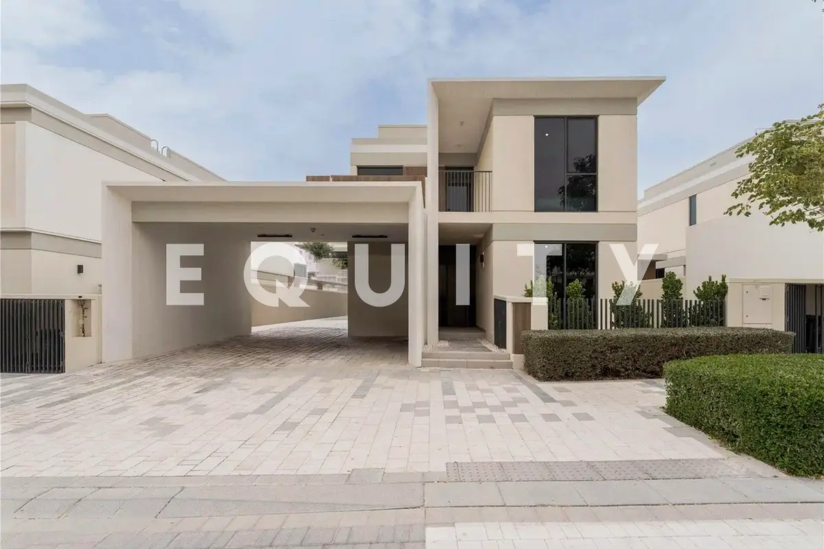 Upgraded Villa | Great Location | Park Facing