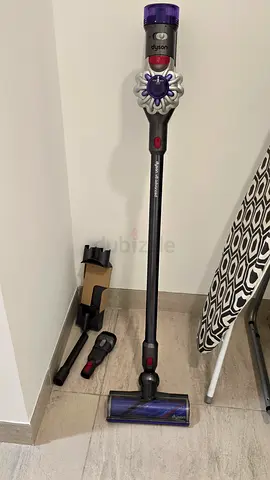 Dyson V8 Cordless Stick Vacuum with Dock and Attachments