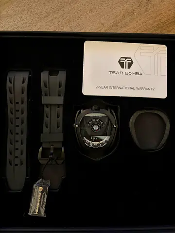 TSAR BOMBA Reactor Carbon fiber Black