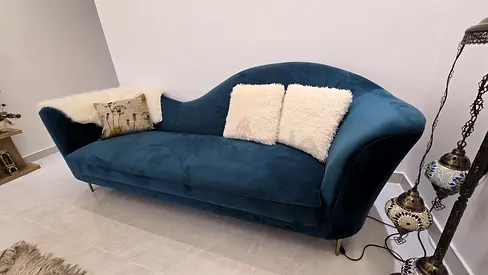 Blue velvet chaise sofa in excellent condition — modern curved design