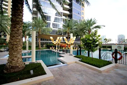 BRIGHT & AIRY | DOWNTOWN LIVING | MODERN LAYOUT