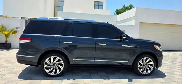 صورة 4 لـ 2022 Lincoln NAVIGATOR
