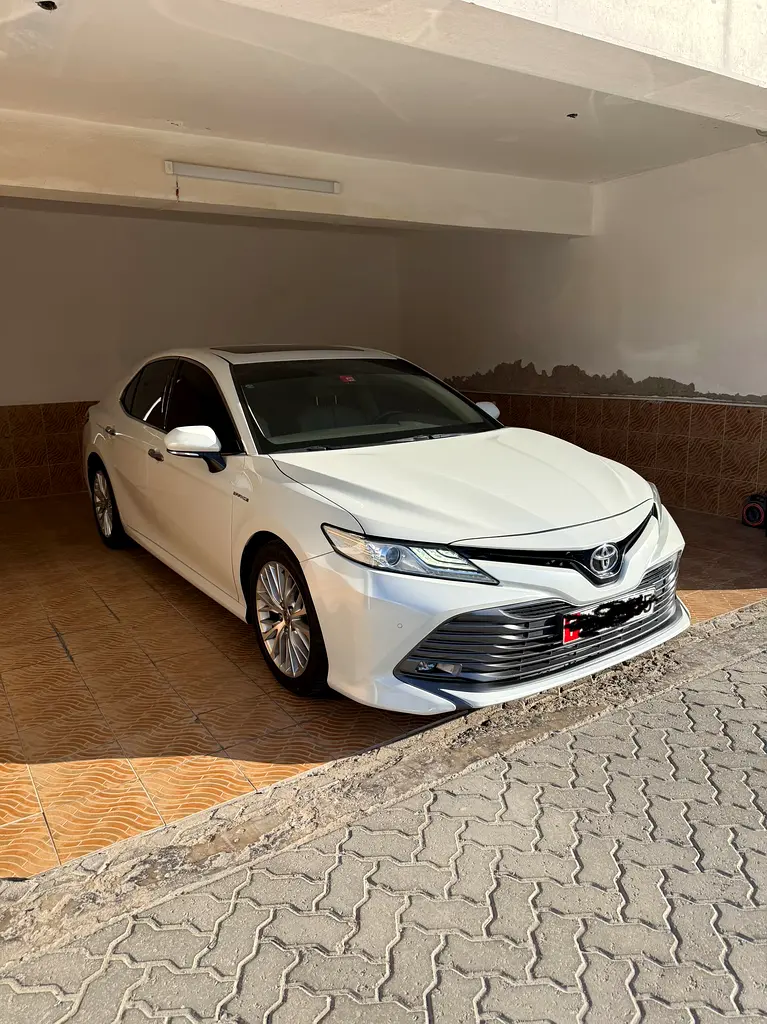 Toyota Camry 2020 — photo 1 of 9