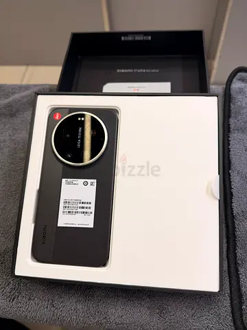 xIaomI 17 Ultra by Leica Witb box and all accessories