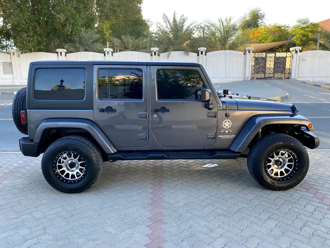 Jeep Wrangler 2016 — photo 1 of 9