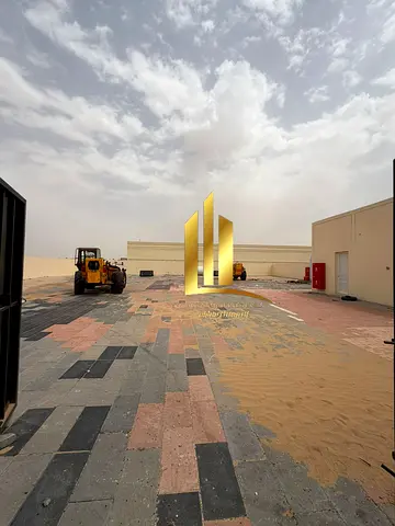 للبيع ارض محوطة في منطقة الصجعة الصناعية القديمة ثاني قطعة من الشارع العام - الشارقة