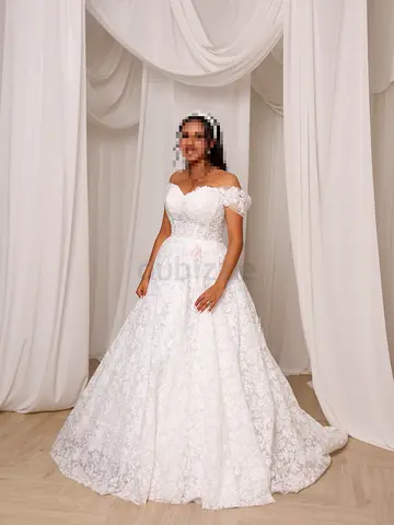 White Lace Ball Gown Wedding Dress, can be worn three ways, detachable straps and lace top, Size M