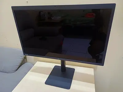 LG 5k 27 inch Ultrafine Mac Studio display