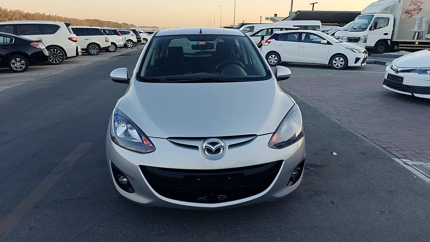 Mazda 2 2015 — photo 1 of 16