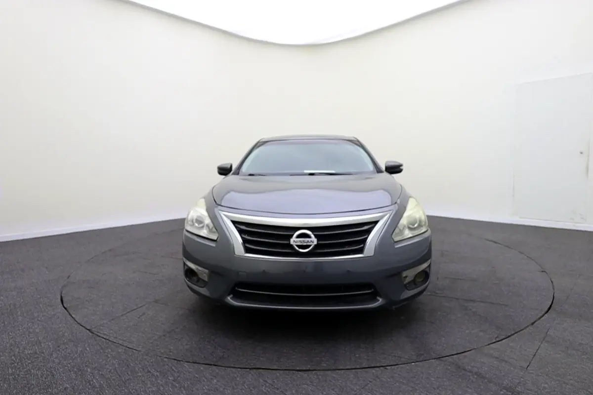 Nissan Altima 2015 — photo 1 of 8